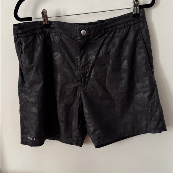John Varvatos Jackson Performance Shorts Men Black Camo Lined Swim Trunks - Picture 1 of 7